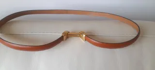 Cinturón de piel camel con hebilla dorada