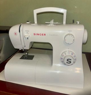 Máquina de coser SINGER Tradition