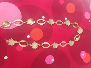 Cinturón vintage dorado con manzanas