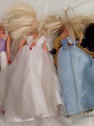 Lote 5 Muñecas Barbie, Disney, Jazmine