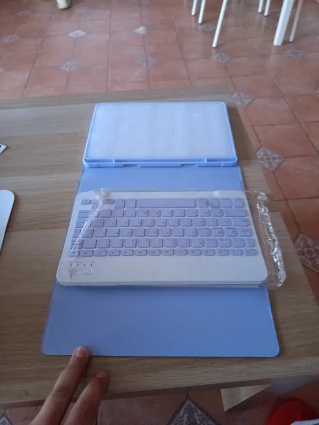 Funda con teclado para tablet