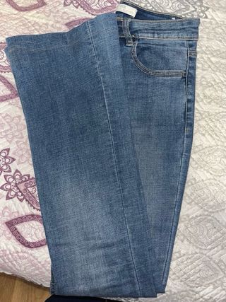 Pantalones campana Stradivarius