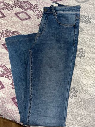 Pantalones campana Stradivarius