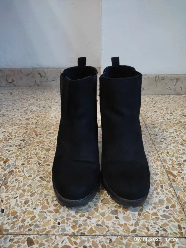 Botines Bershka negros tacón