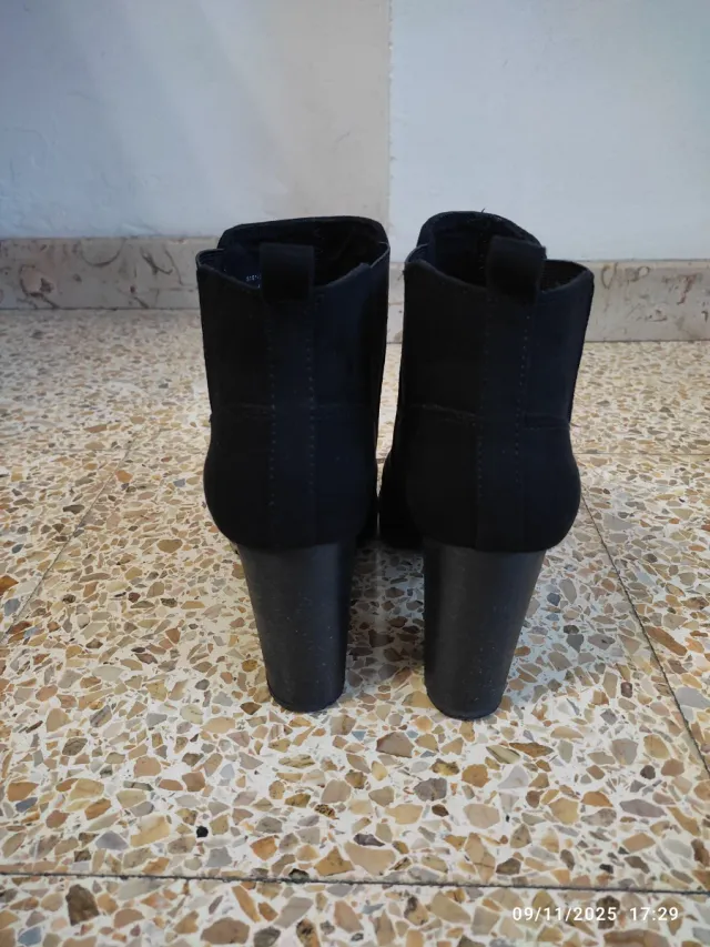 Botines Bershka negros tacón
