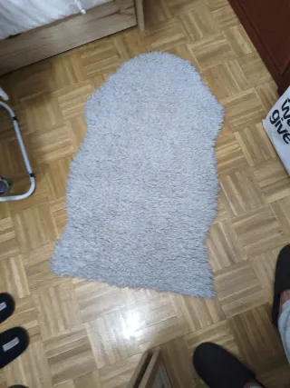 Tappeto grigio pelo morbido