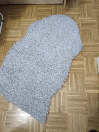 Tappeto grigio pelo morbido