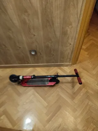 Patinete infantil rojo