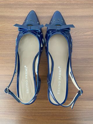 Zapatos de charol azul de Bruno Premi