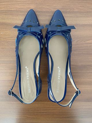 Zapatos de charol azul de Bruno Premi