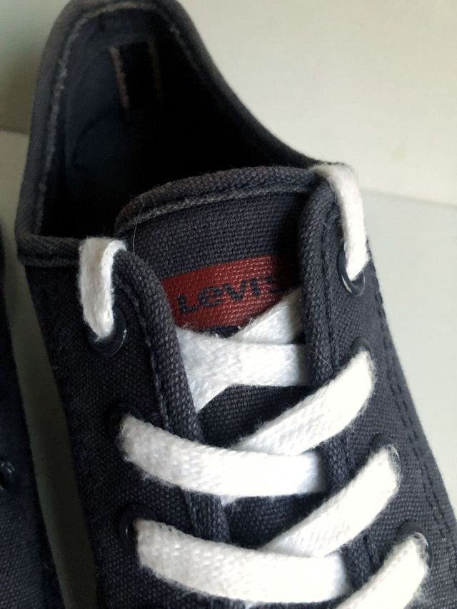 Zapatillas Levis Unisex Negras y Blancas