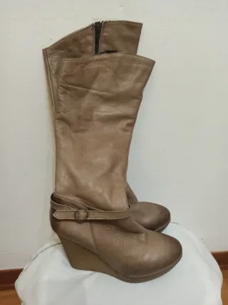 Stivali in pelle con tacco a zeppa