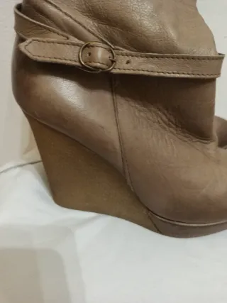 Stivali in pelle con tacco a zeppa