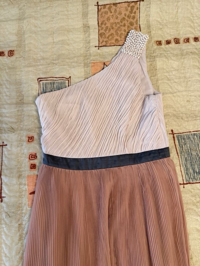 Vestido fiesta escote asimétrico 