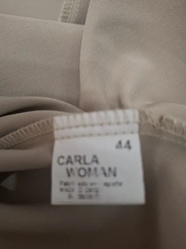 Vestido beige manga tres cuartos