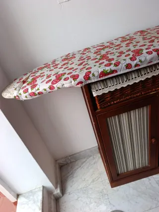 Mueble Plancha Madera con Cestas Mimbre