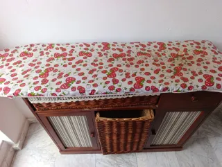 Mueble Plancha Madera con Cestas Mimbre