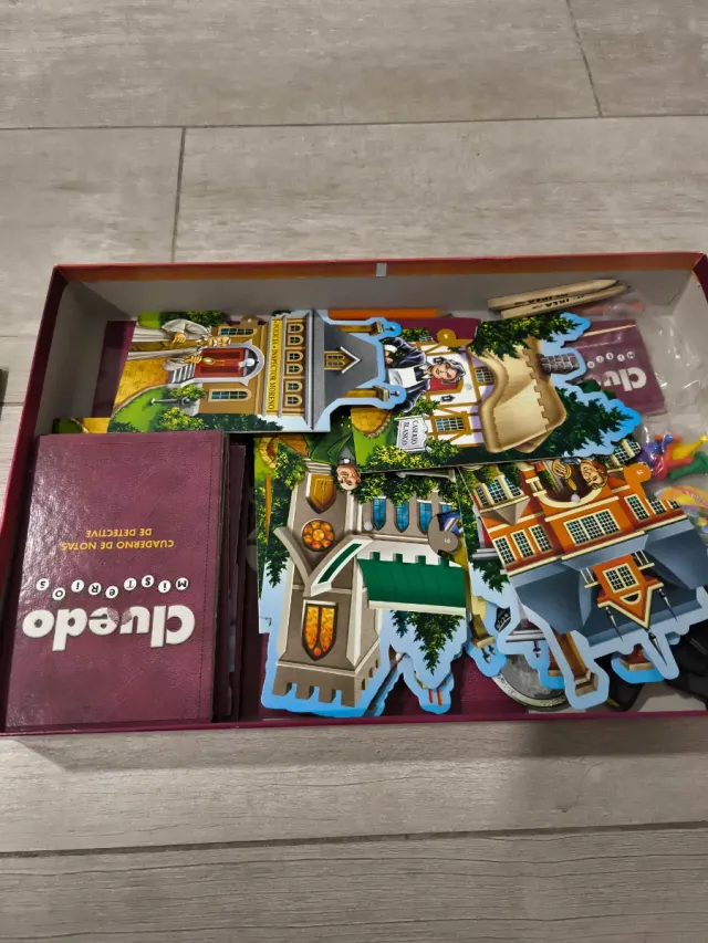 Cluedo Misterios Juego de Mesa