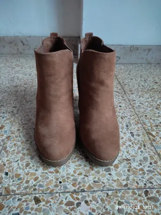 Botines Bershka marrones tacón bloque