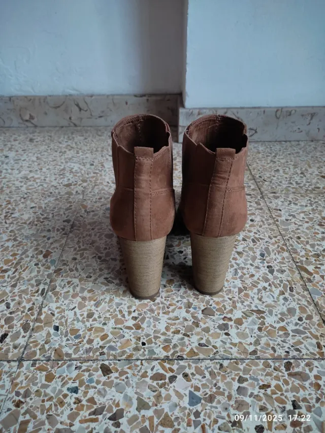 Botines Bershka marrones tacón bloque