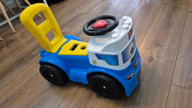 Correpasillos Feber Policía