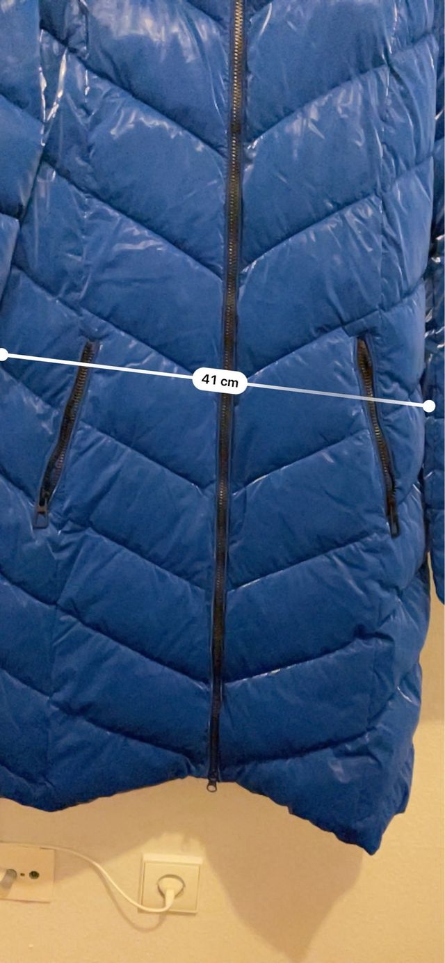 Plumas largo azul con capucha y pelo