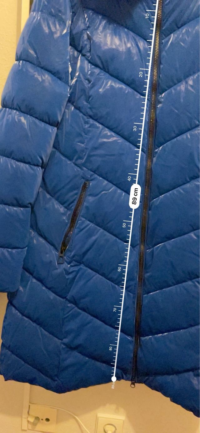 Plumas largo azul con capucha y pelo