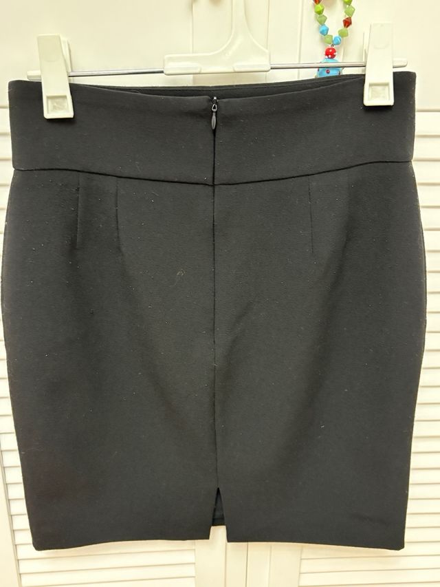 Falda corta negra