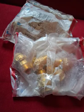 Racor recto macho latón tubería compresión 20x1/2