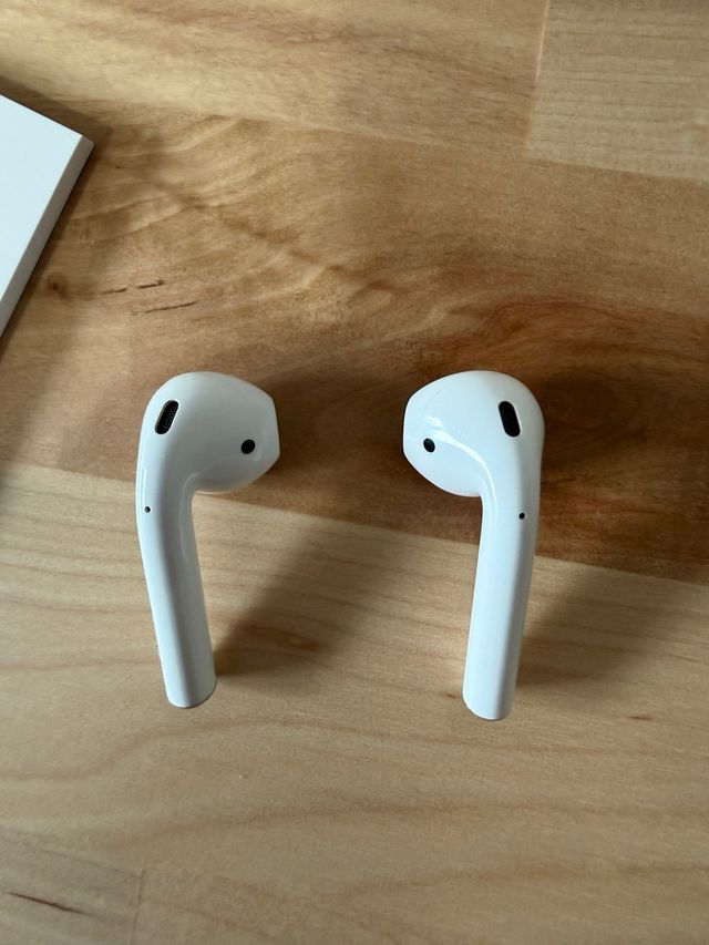 AirPods 2ª Gen con estuche de carga