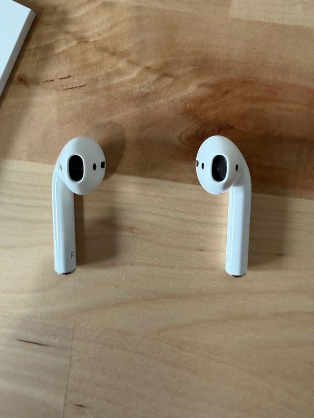 AirPods 2ª Gen con estuche de carga