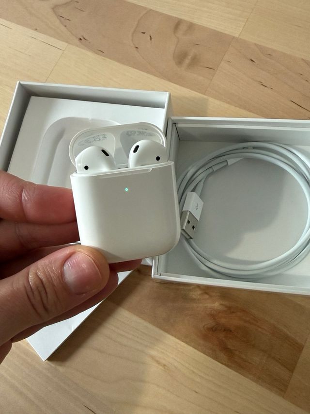 AirPods 2ª Gen con estuche de carga