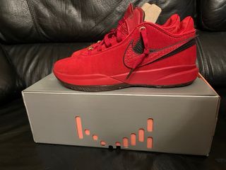 Nike LeBron 20 Rojo y Dorado