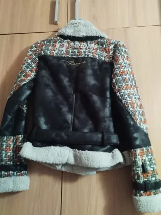 Chaqueta tweed y polipiel con borreguito