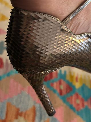 Zapatos tacón HOSS INTROPÍA dorados a estrenar! 38