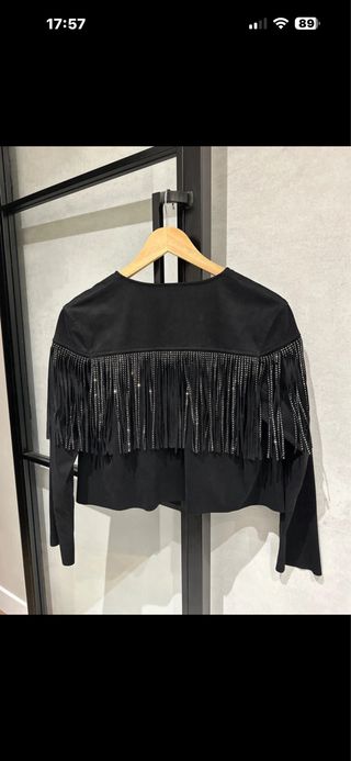 Cazadora Zara con flecos y pedrería