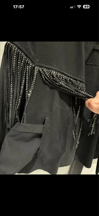 Cazadora Zara con flecos y pedrería