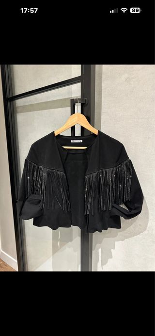 Cazadora Zara con flecos y pedrería
