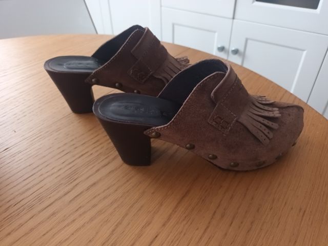 Zuecos piel vuelta topo