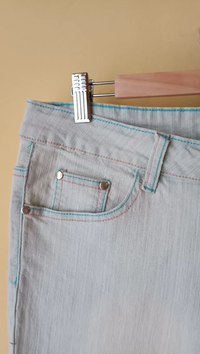 Vaqueros capri mujer, bordados