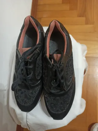 Scarpe sportive nere e argento