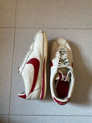 Tenis Nike Cortez Blancos y Rojos