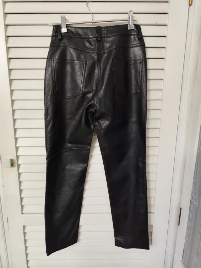 Pantalón polipiel negro