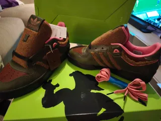 NUEVAS SIN USAR Zapatillas Adidas Simpson.