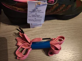 NUEVAS SIN USAR Zapatillas Adidas Simpson.