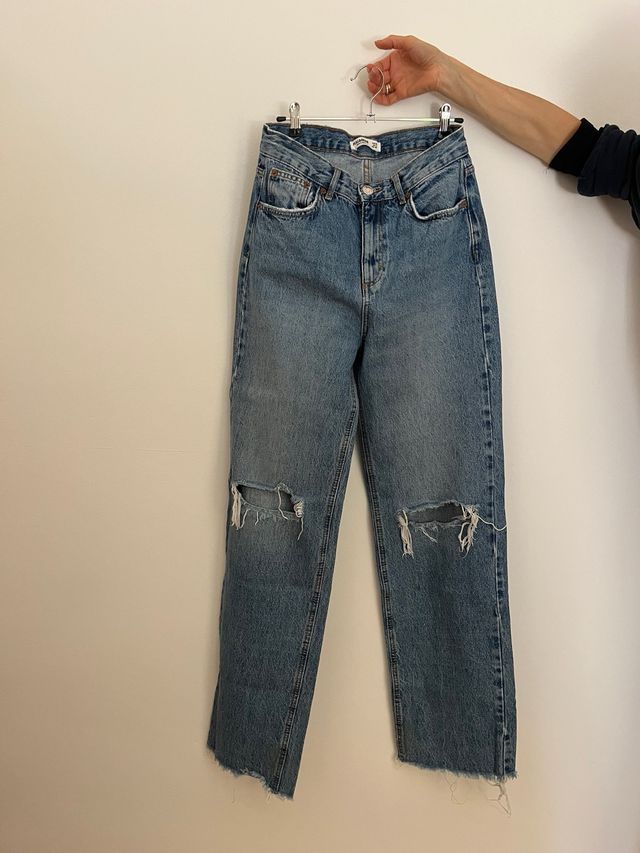 Pantalón tejano roto