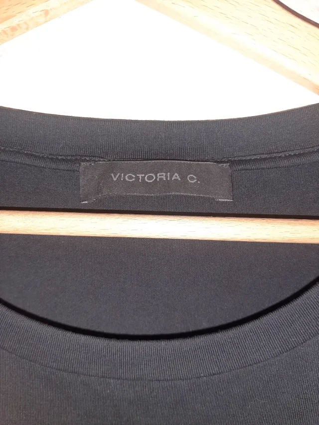 Camiseta negra con bolsillos