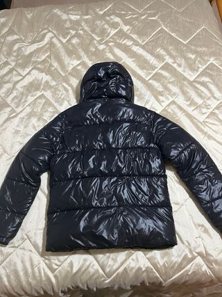 Giubbotto Invicta nero lucido con cappuccio