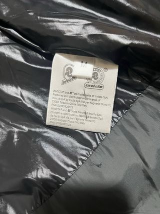 Giubbotto Invicta nero lucido con cappuccio