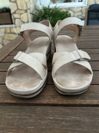 Sandalias Beige y Blancas